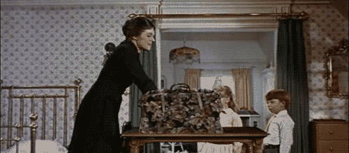 mary poppins enseña cómo hacer la maleta