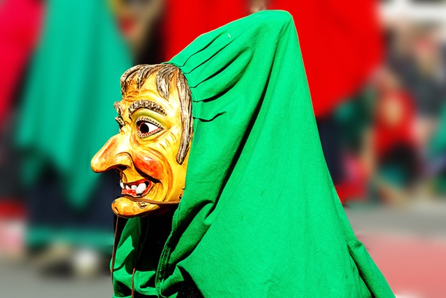 carnavales en Europa bruja disfraz mascara