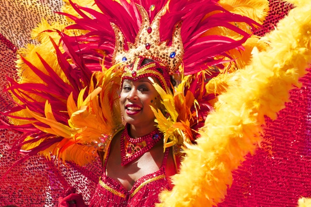 Carnavales en Europa plumas color